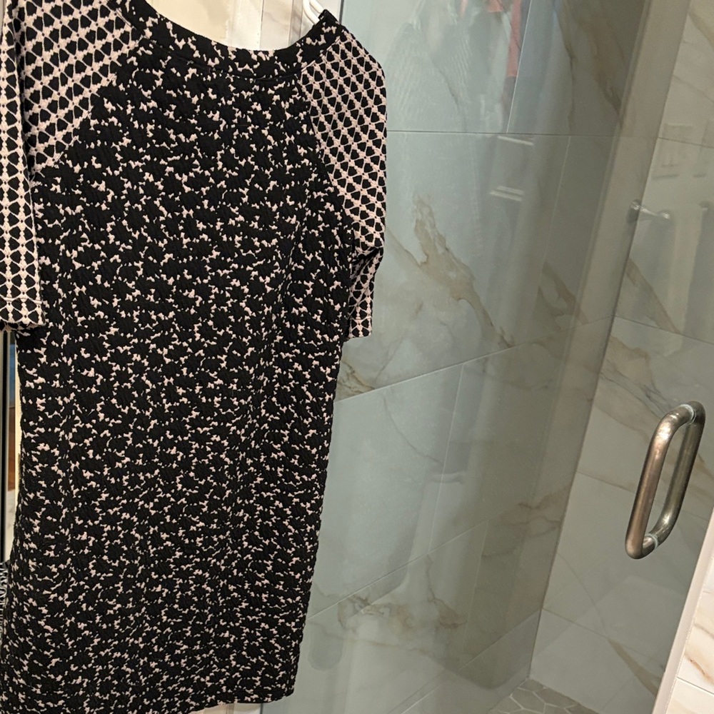Max Studio Black and Cream Geometric Dress - Picture 3 of 3